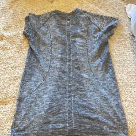 Lululemon lot of six tops various sizes - Picture 9 of 13